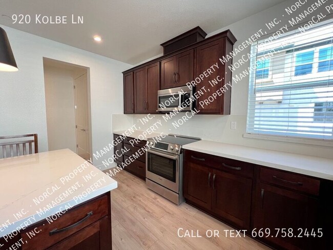Building Photo - 920 Kolbe Ln