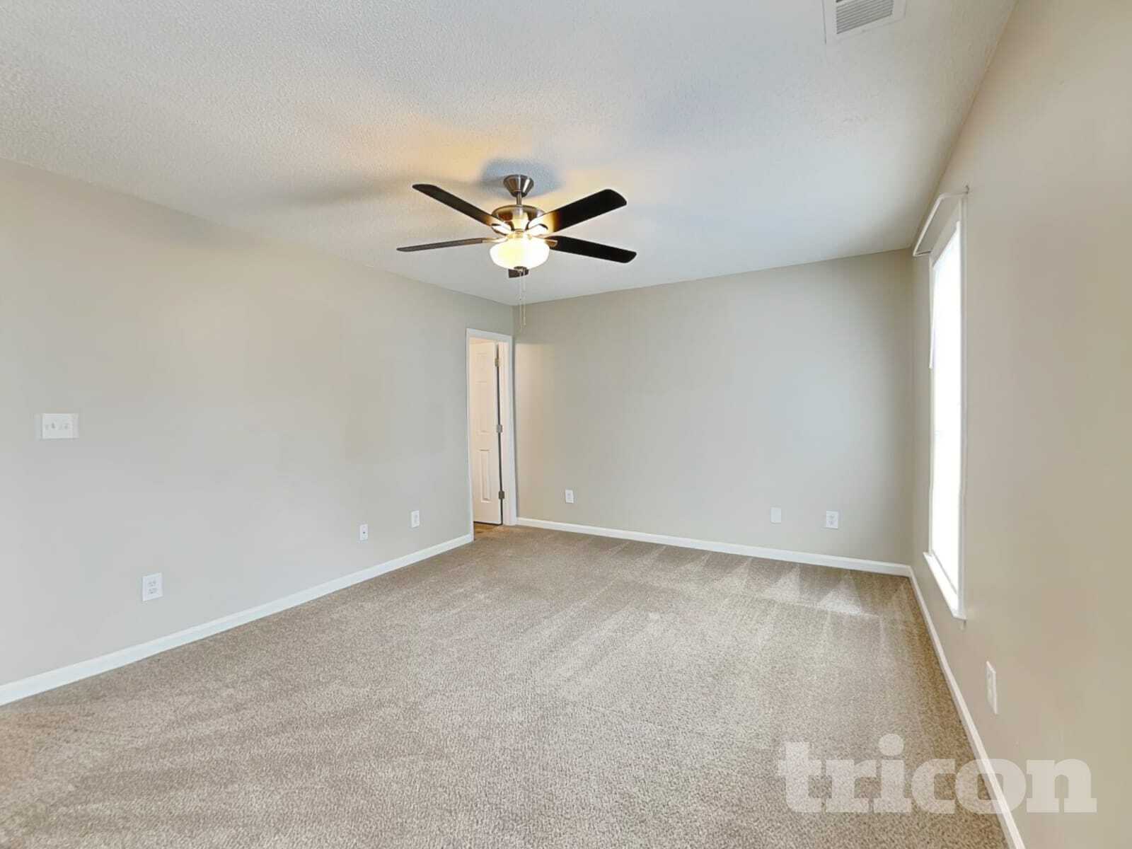 Building Photo - 4417 Woodlawn Dr