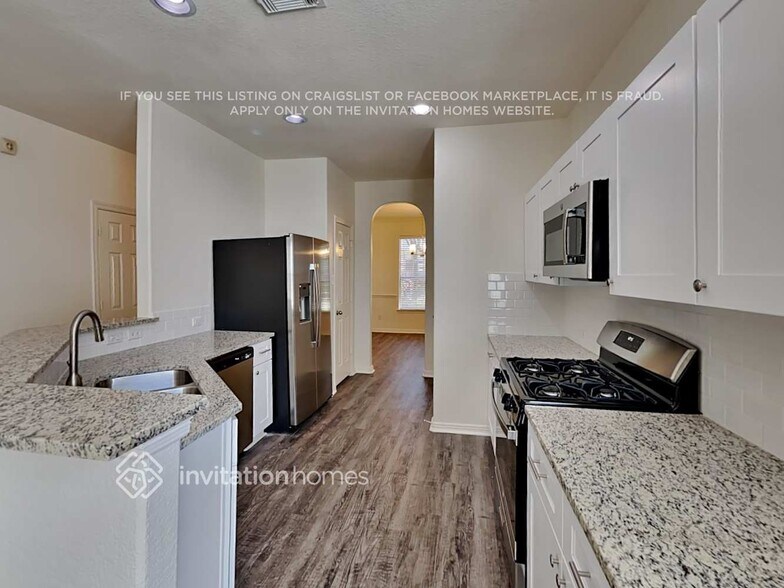 Building Photo - 411 Drake Ln