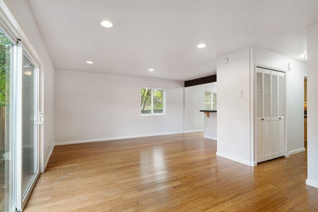 Interior Photo - Clinton Corner