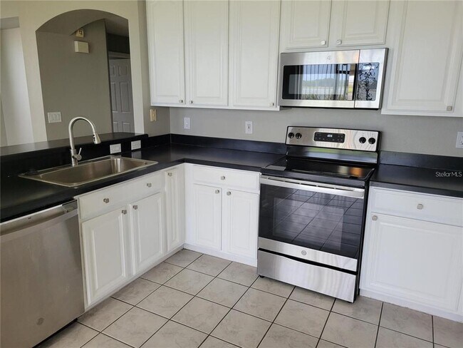 Building Photo - 7215 Colonial Lake Dr