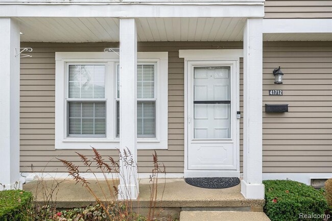 Building Photo - 41712 Onaway Dr