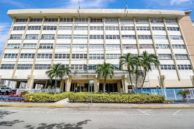 Building Photo - 111 Golden Isles Dr