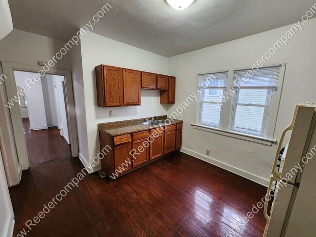 Building Photo - Spacious 3 bedroom house