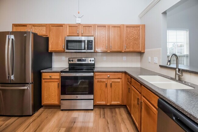 Building Photo - 218 Summit Park Ct