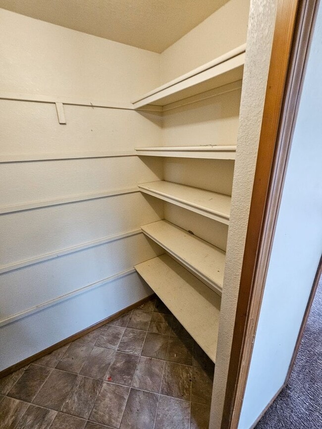 Building Photo - 1097 Summer Breeze Dr N