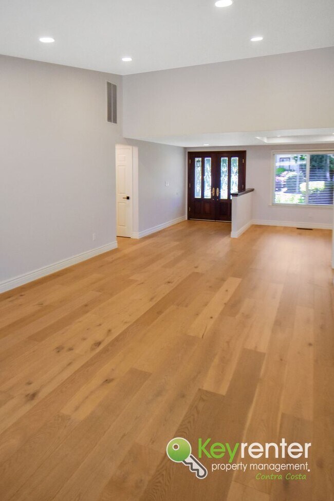 Building Photo - Beautiful 4 Bed / 3 Bath Bollinger Hills Home with Gorgeous Remodeled Kitchen!