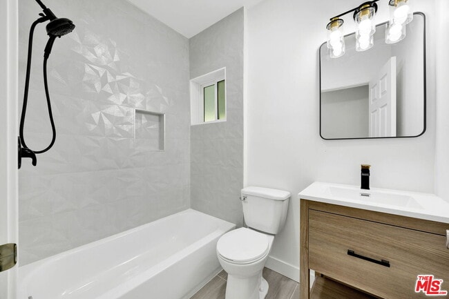 Building Photo - 1213 Thompson Ave