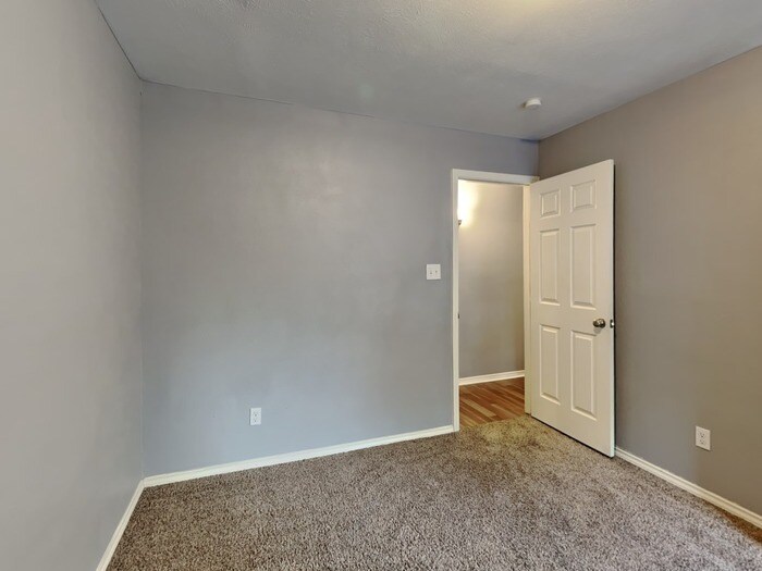 Building Photo - 2405 Cripple Creek Dr