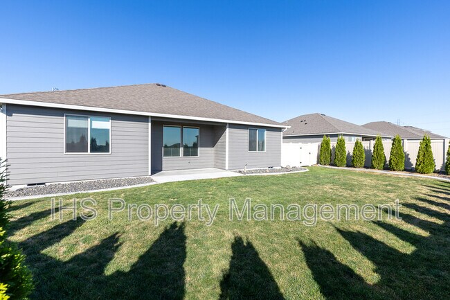 Building Photo - 1127 S Blueberry Pl