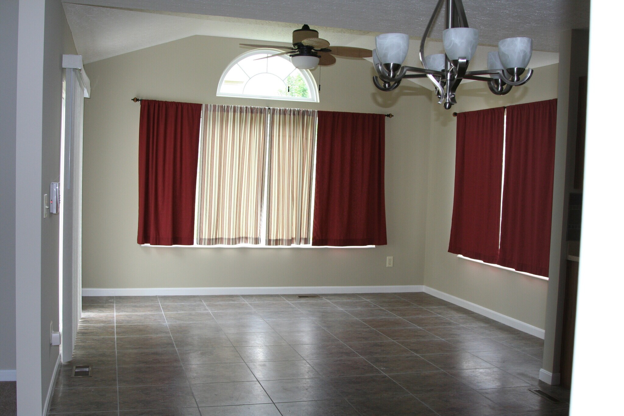 Building Photo - 9168 Belvedere Ct