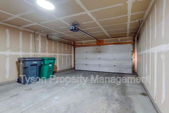 Building Photo - 1033 Desert Paintbrush Loop