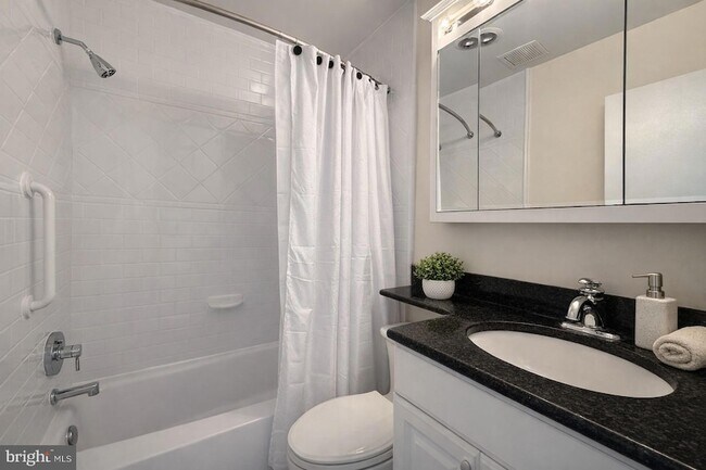 Building Photo - 301 N Beauregard St