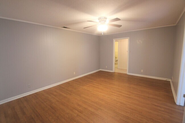 Building Photo - Coming Soon: Beautiful 3 Bedroom, 2 Bathro...