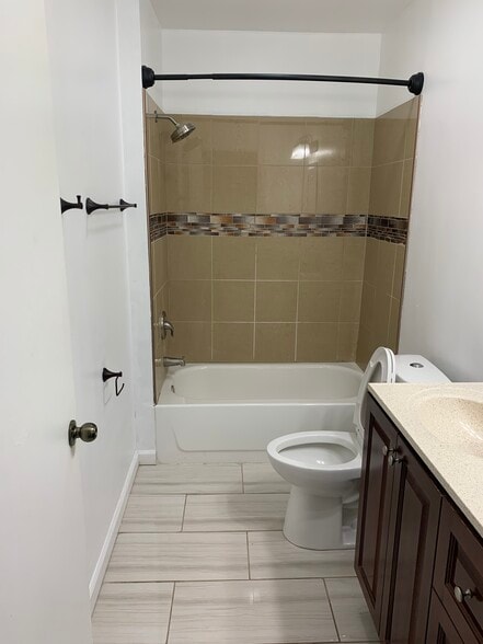 Building Photo - 430 Grand Ave