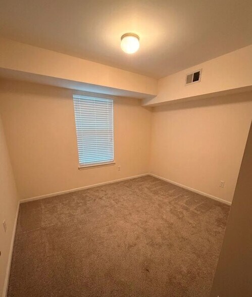 Building Photo - 1015 Hopkins Ct
