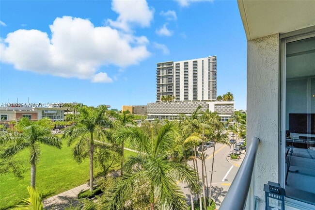 Building Photo - 3451 NE 1st Ave