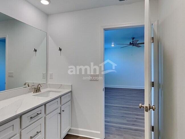 Building Photo - 37831 Dusty Saddle Ln