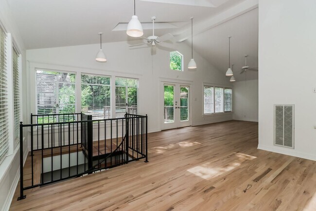 Building Photo - Amazing opportunity in the heart of Centra...
