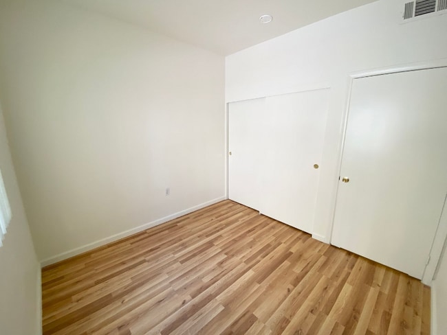 Building Photo - 3400 Cabana Dr