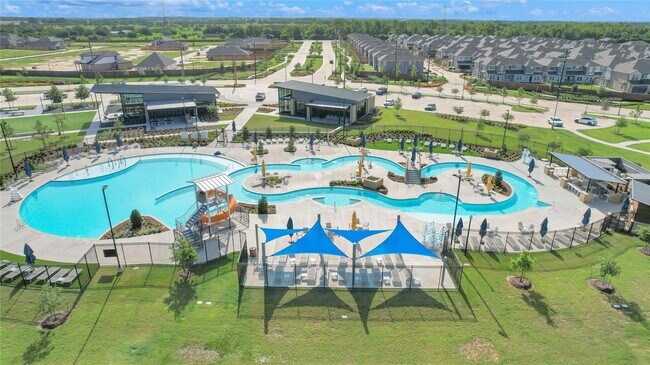 Building Photo - 1500 Sunrise Gables Dr