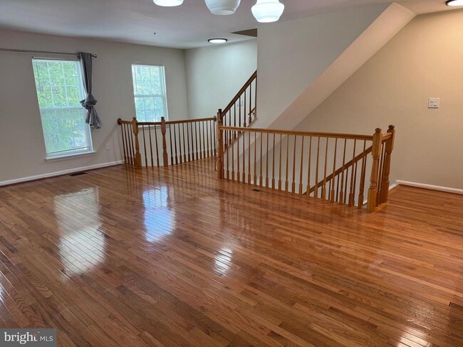 Building Photo - 6007 Rose Bay Dr