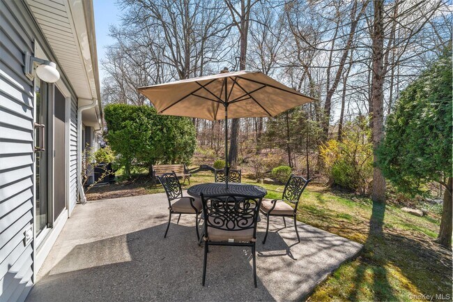 Building Photo - 164 Carriage Ct