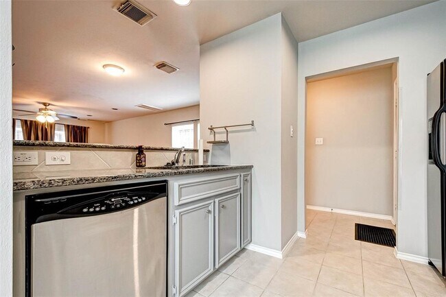 Building Photo - 1718 Redwing Cove Dr