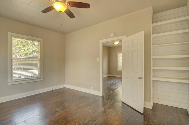 Building Photo - 309 Lowry St