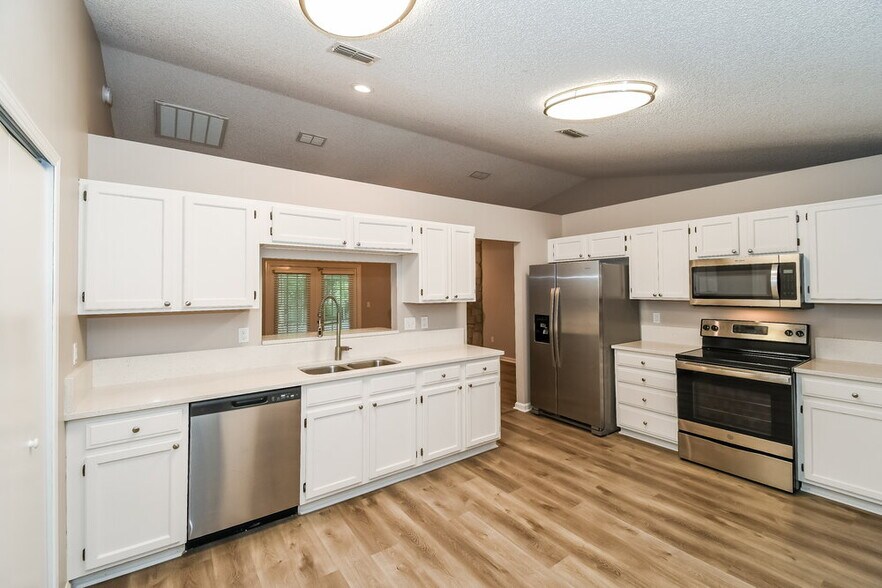 Building Photo - 8359 3 Creeks Blvd