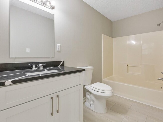 Building Photo - 9138 Clubhouse Dr