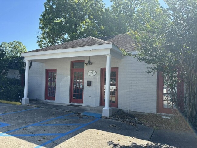 Building Photo - 1203 S Union St