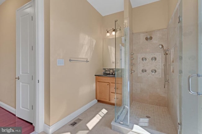 Building Photo - 7607 Newmarket Dr