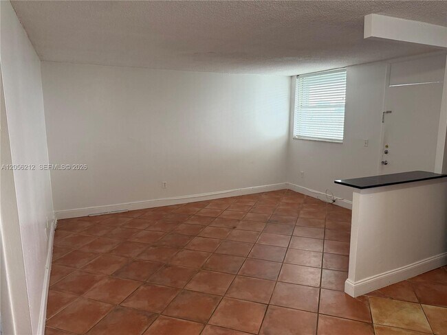 Building Photo - 1801 S Treasure Dr
