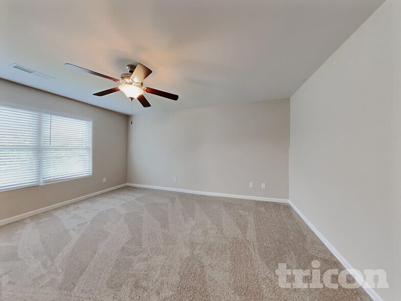 Building Photo - 142 Daisy Cir