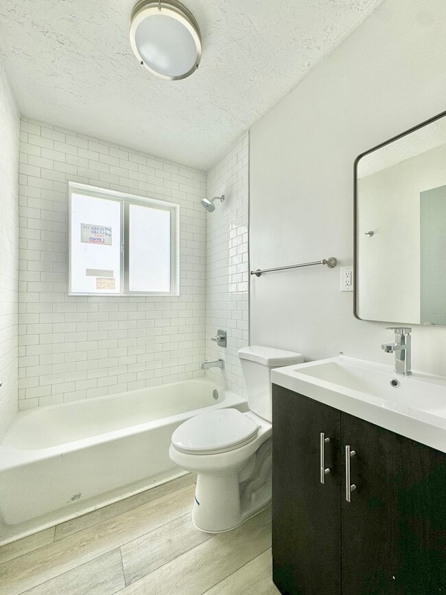Building Photo - Fully Remodeled Three Bedroom Single Famil...