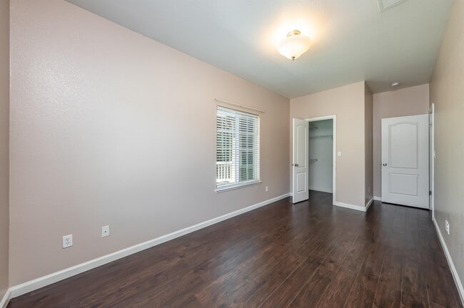 Building Photo - 5857 W Millbrae Ave