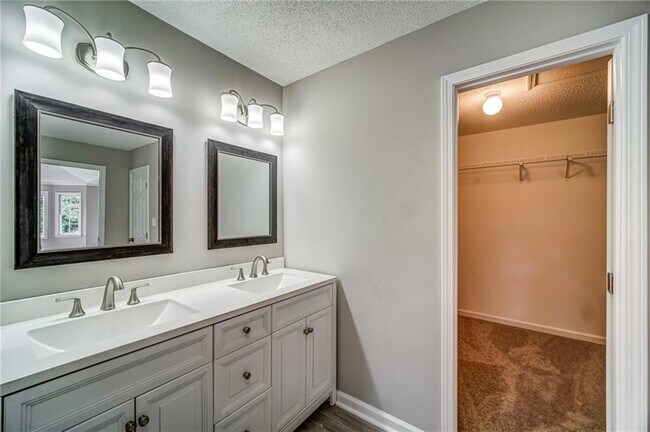 Building Photo - 311 Mariner Cir