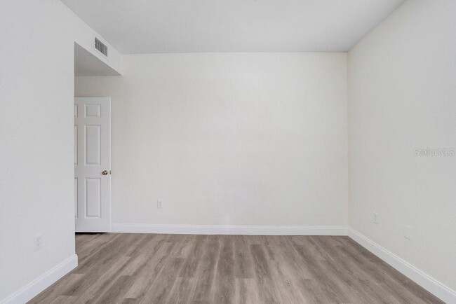 Building Photo - 9142 Lake Chase Island Way