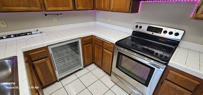 Building Photo - HILLCREST - SAN DIEGO - Nice 2 Bedroom / 2...