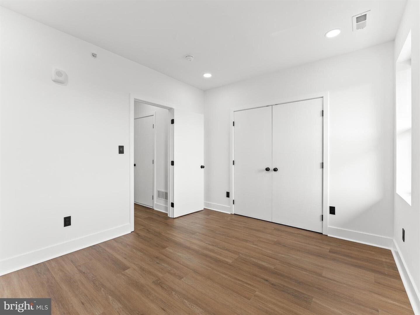 Building Photo - 4927 Catharine St