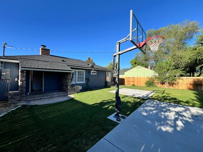 Building Photo - Remodeled Home in Old SW near Reno High