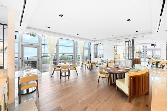 Building Photo - 3100 N Ocean Dr