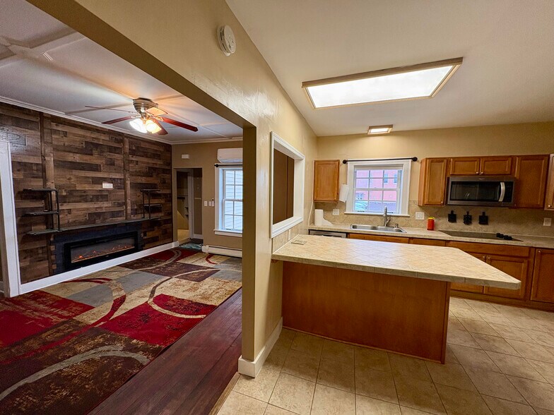 Building Photo - 51 Church St