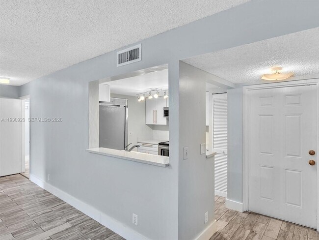 Building Photo - 9777 Westview Dr