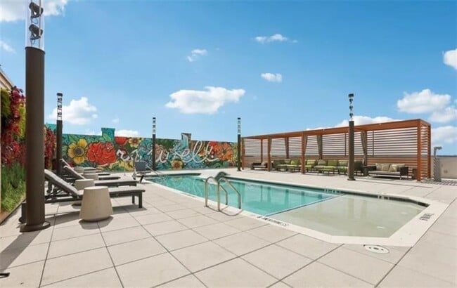 Building Photo - 1052 Fraser St