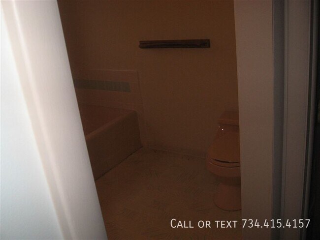 Building Photo - 2863 Marshall St