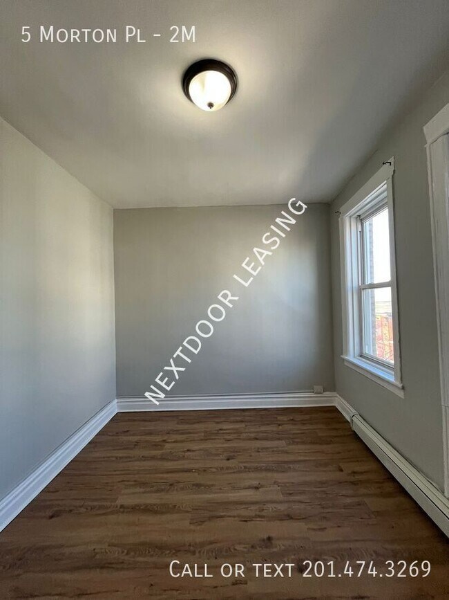 Building Photo - 5 Morton Pl