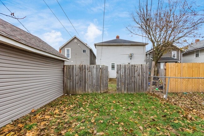 Building Photo - 673-675 Stanley Ave