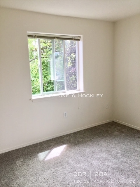 Building Photo - 120 SE 143rd Ave